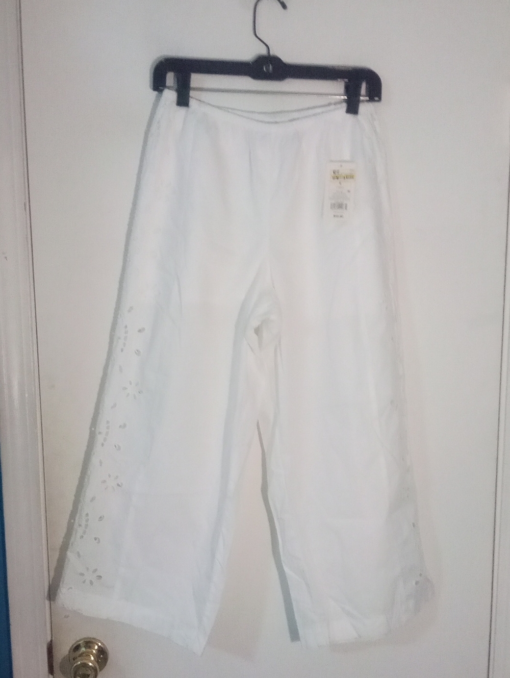 * A New Day White Wide-Leg Eyelet Cropped Pants Small NWT $40